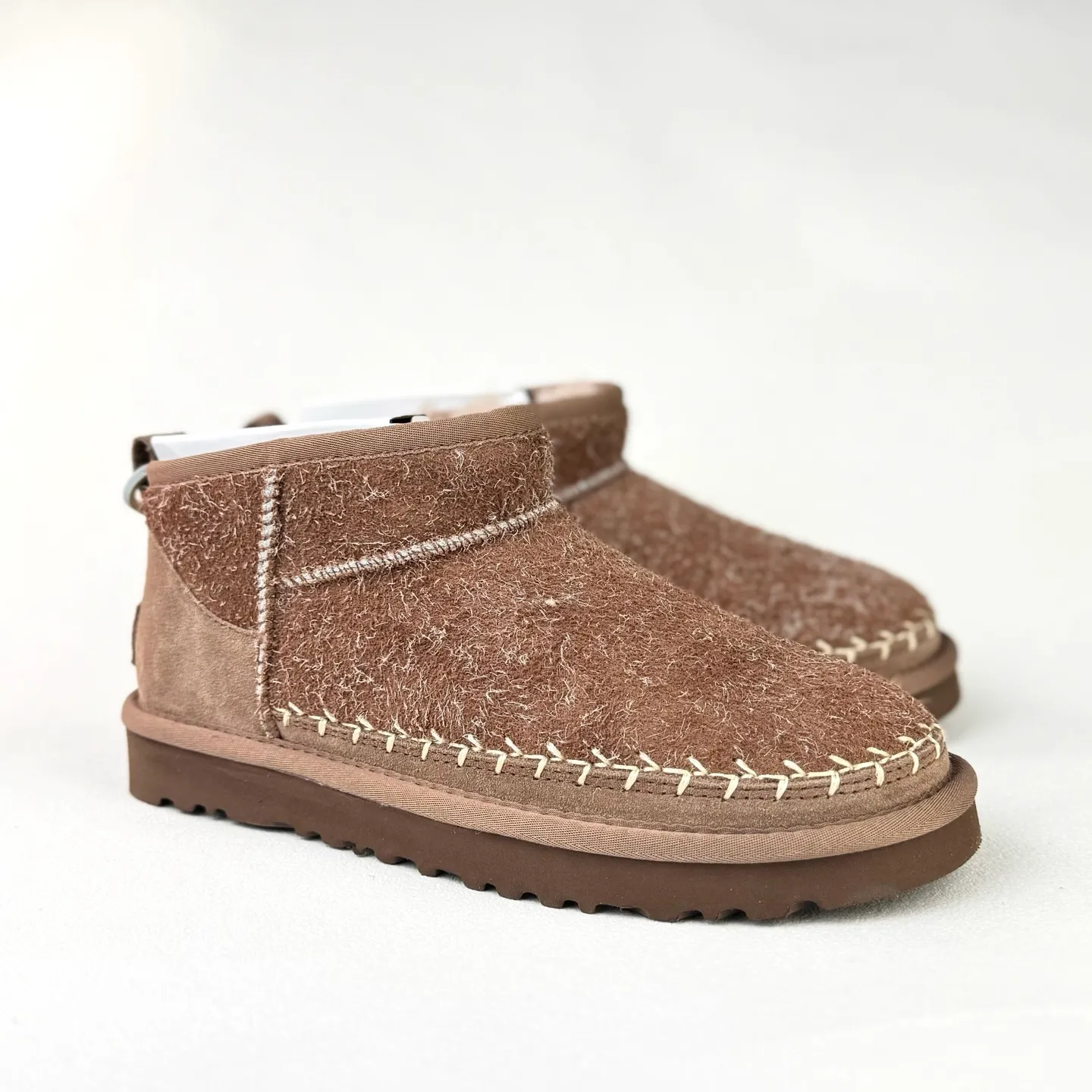💰520 📦25 New Products for Autumn and Winter | Biarritz · UGG New Products for Autumn and Winter Classic Novelty Series (Biarritz Style) 🔥 I have been recently picked up by this Biarritz model ￼￼[草草R][草草R][草草R] 📦The entire series of Biarritz is now online ❄️There are Tasman slip-ons and ultra-short boots suitable for autumn and winter. ✔️🔘 Tasman Biarritz model Shoe size: 36-40 Color: mustard seed/light oak brown ✔️🔘Classic super short boots Biarritz model shoe size: 36-40 Color: mustard seed/light oak brown 🍁Let’s create our own uniqueness together this autumn and winter ✔️ In the collision of classics and personality 💫 Find your unique relaxed style 😎 This style is very UGG!